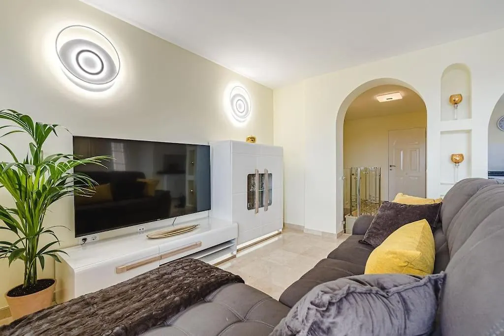 Villa Large House With Garden And Direct Access To The Pool Callao Salvaje Spagna